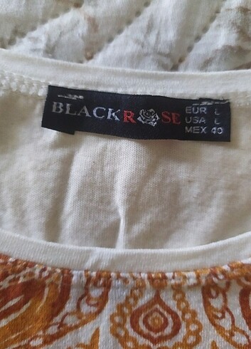 l Beden İki adet ayni tip tişört .black rose markalidir.bspade marka deg