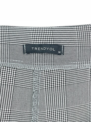 36 Beden çeşitli Renk Trendyol & Milla Kumaş Pantolon %70 İndirimli.
