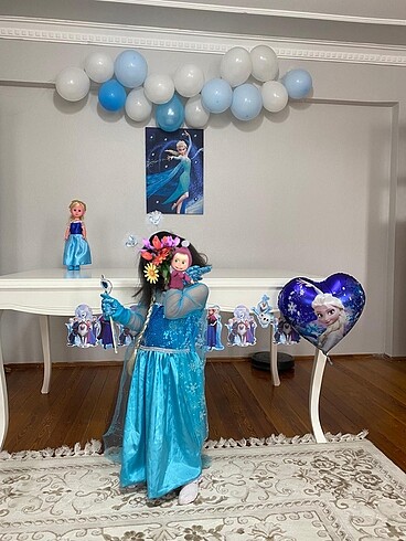 Tasarımcı Elsa kostum konsepti