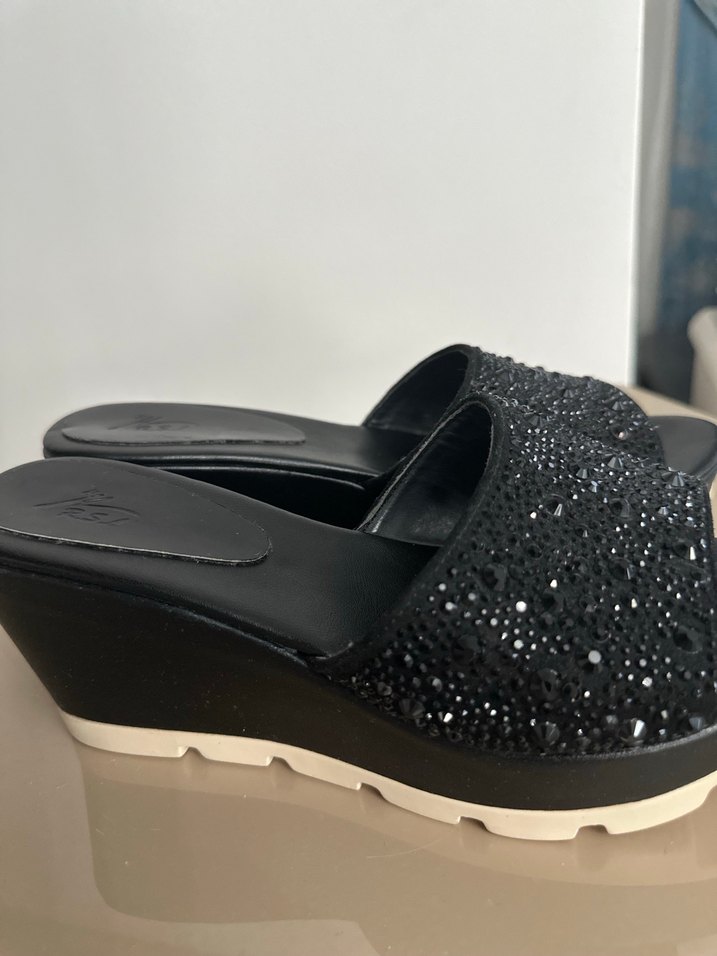 Parlak Taşlı Siyah Dolgu Topuklu Kadın Terlik - Görsel 4