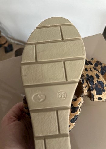39 Beden kahverengi Renk Kahverengi Leopar Desenli Dolgu Topuk Terlik