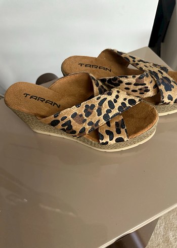 Kahverengi Leopar Desenli Dolgu Topuk Terlik