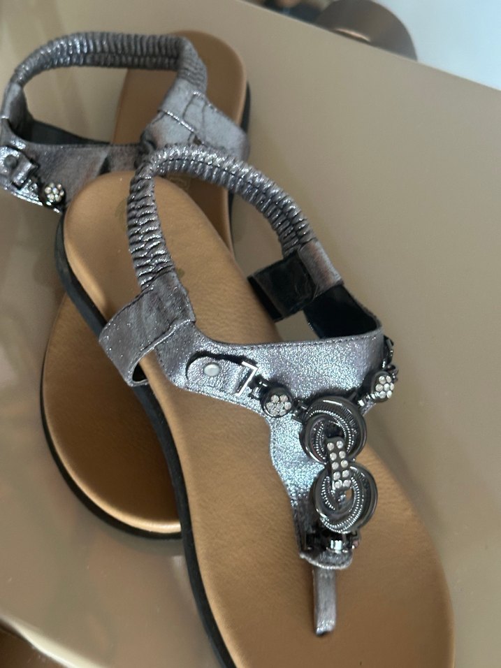 Gri Yılan Desenli Dolgu Topuklu Kadın Sandalet - Görsel 3