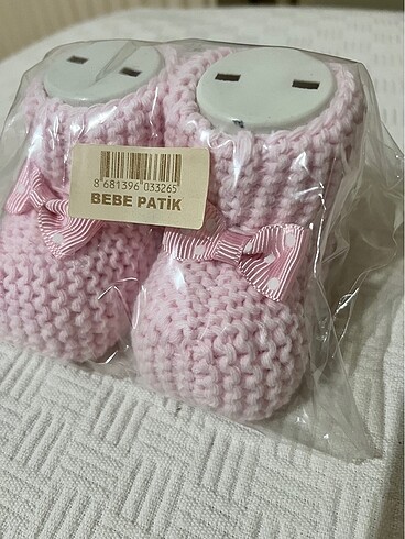 Diğer kız bebe patiği