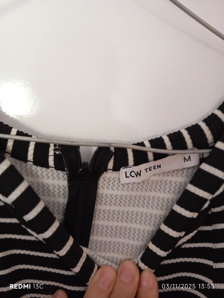 Çizgili Siyah-Beyaz Midi Elbise - Görsel 2