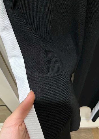 Düğmeli Siyah Ceket - Görsel 4