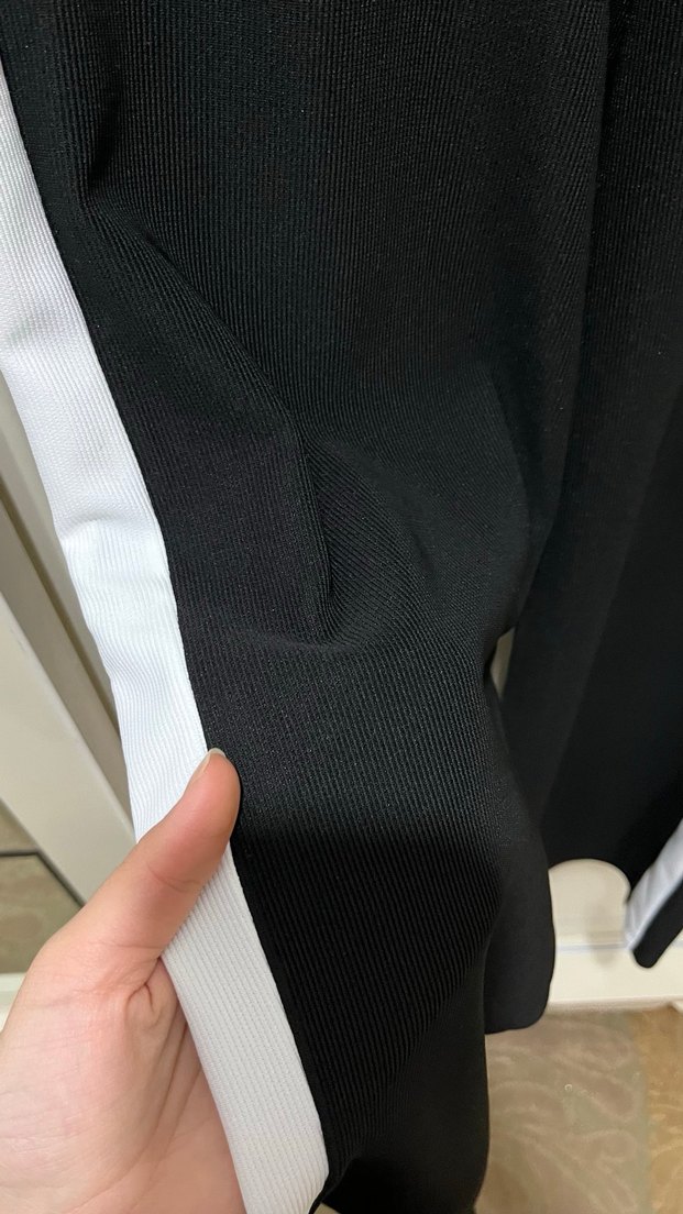 Düğmeli Siyah Ceket - Görsel 4