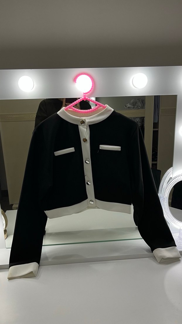 Düğmeli Siyah Ceket - Görsel 2