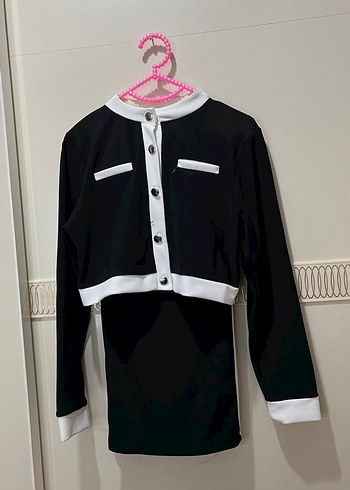 Siyah Beyaz Düğmeli Takım - Görsel 2