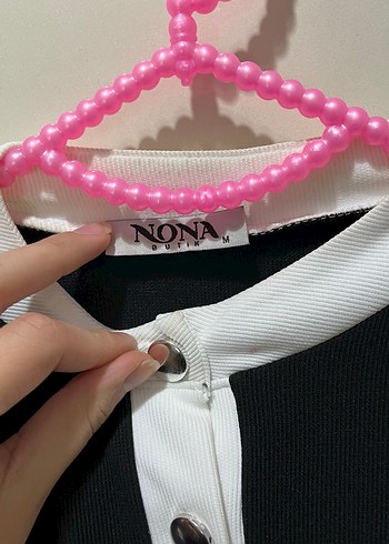 Siyah Beyaz Düğmeli Takım - Görsel 5