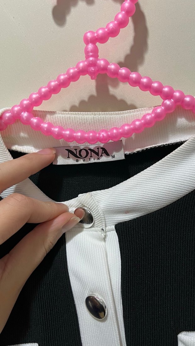 Siyah Beyaz Düğmeli Takım - Görsel 5