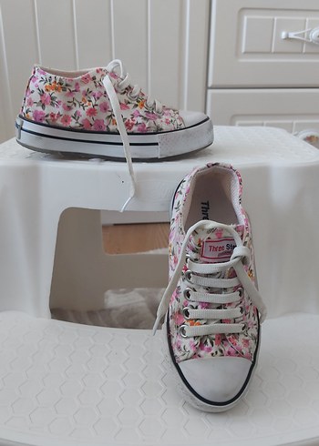 Pembe Çiçek Desenli Kız Spor Ayakkabı - Görsel 2