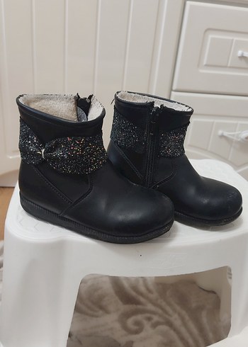 Kız Çocuk Siyah Tokalı Kauçuk Bot - Görsel 3