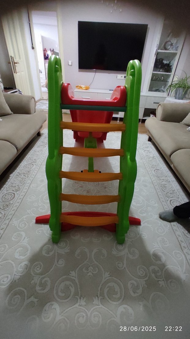 Renkli Çocuk Kaydırağı ve Oyuncak - Görsel 4