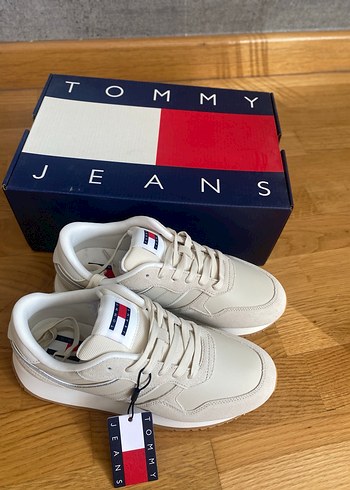 40 Beden beyaz Renk Tommy Hilfiger Beyaz Bağcıklı Kadın Spor Ayakkabı
