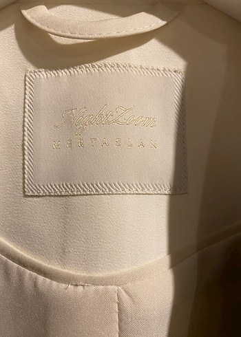 Beyaz Siyah Yaka Düğmeli Kadın Blazer - Görsel 4