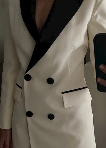 Beyaz Siyah Yaka Düğmeli Kadın Blazer - Görsel 2