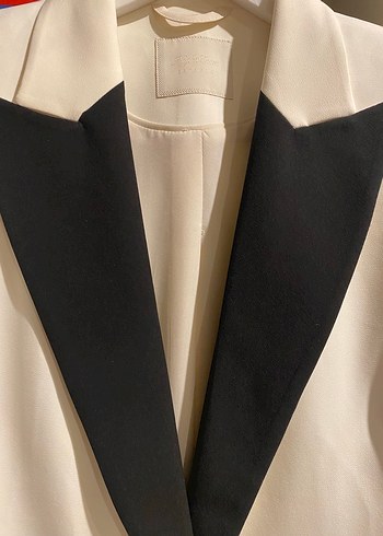 Beyaz Siyah Yaka Düğmeli Kadın Blazer - Görsel 3