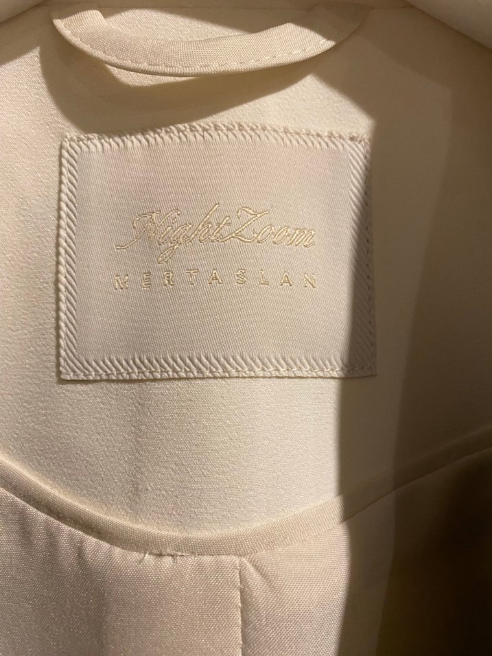 Beyaz Siyah Yaka Düğmeli Kadın Blazer - Görsel 4