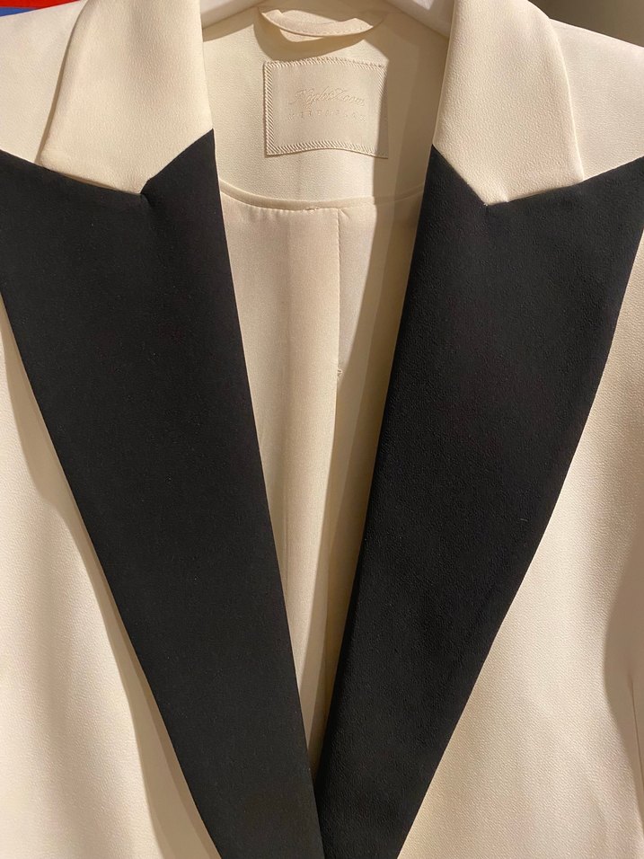 Beyaz Siyah Yaka Düğmeli Kadın Blazer - Görsel 3