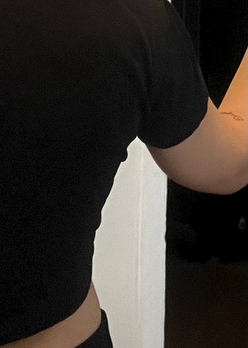 Kurdele baskılı kısa kollu crop - Görsel 4