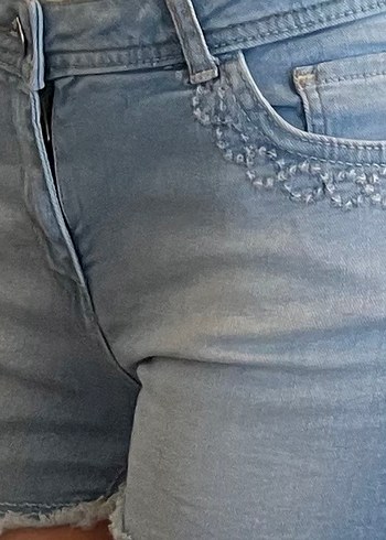 Düğmeli İşlemeli Kadın Mavi Denim Şort - Görsel 2