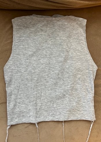 Gri Yüksek Yakalı Kolsuz crop top - Görsel 2