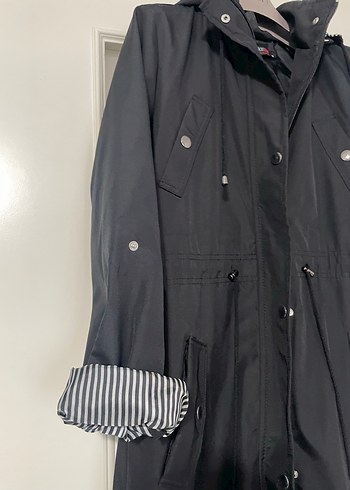 Siyah Uzun Düğmeli Kadın Yağmurluk - Görsel 2