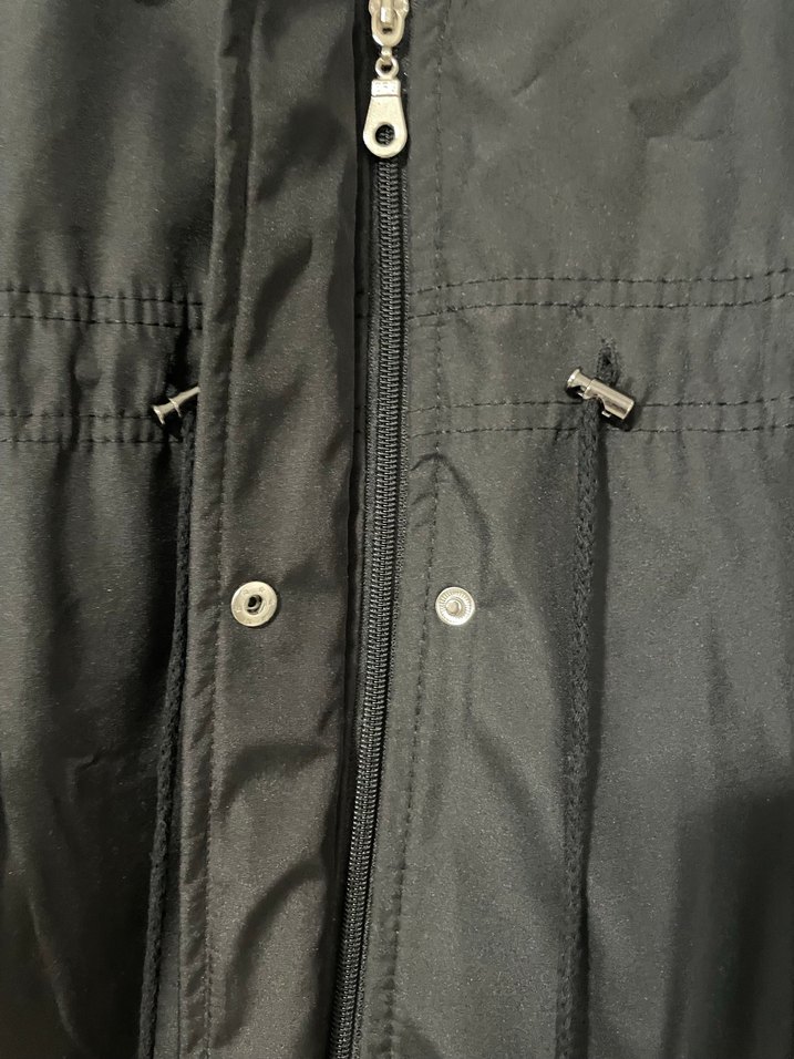 Siyah Uzun Düğmeli Kadın Yağmurluk - Görsel 5