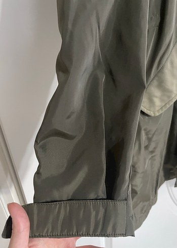 Kasın Kapüşonlu Uzun Beli Büzgü Detaylı  Yağmurluk - Görsel 4