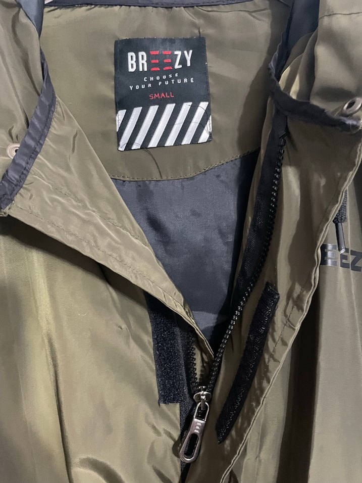 Kasın Kapüşonlu Uzun Beli Büzgü Detaylı  Yağmurluk - Görsel 3