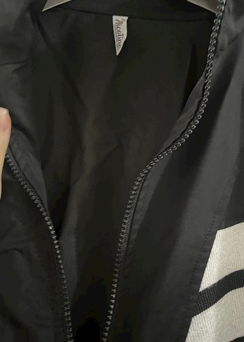 Uzun Siyah Fermuarlı Kadın Yağmurluk - Görsel 2