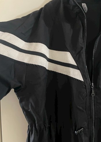 Uzun Siyah Fermuarlı Kadın Yağmurluk - Görsel 4