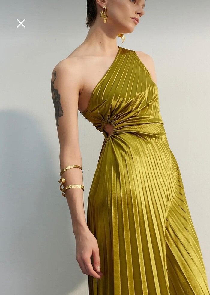 Yeşil asimetrik pilise detay saten elbise - Görsel 4