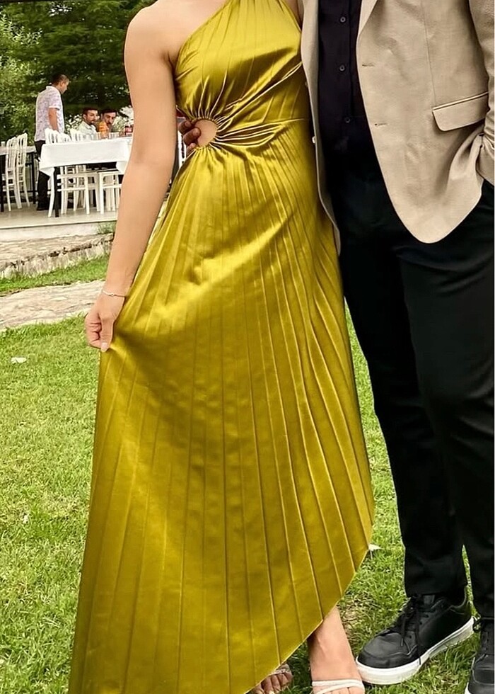 Yeşil asimetrik pilise detay saten elbise - Görsel 3