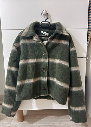 Yeşil oversize kısa çizgili tüy dokulu ceket