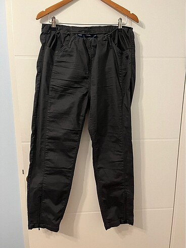 Koyu gri esnek pantolon