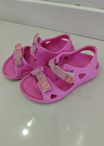 Kız Çocuk Pembe Tokalı Kauçuk Sandalet