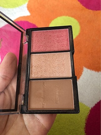 Revolution 3lü bronzer, aydınlatıcı ve allık paleti