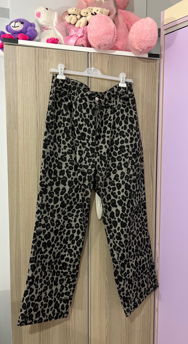 Gri Leopar Desenli Kadın Bol Kesim Pantolon - Görsel 2