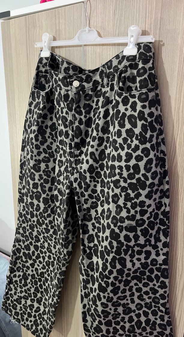 Gri Leopar Desenli Kadın Bol Kesim Pantolon - Görsel 3