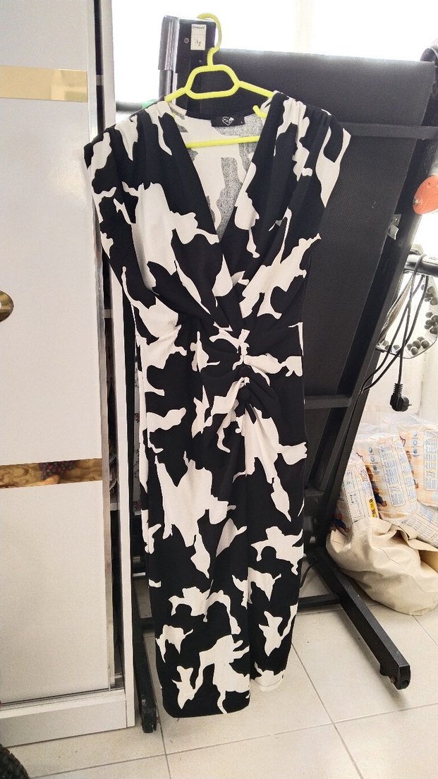 Drapeli Siyah Beyaz Bağlamalı Hamile Elbisesi - Görsel 2