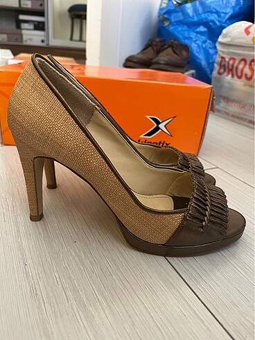 Charles & Keith Kadın Topuklu Ayakkabı
