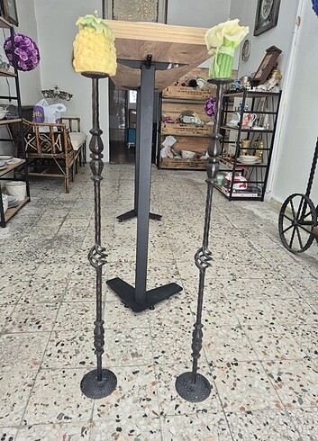 Beden siyah Renk Ferforje ayaklı mumluk şamdan
