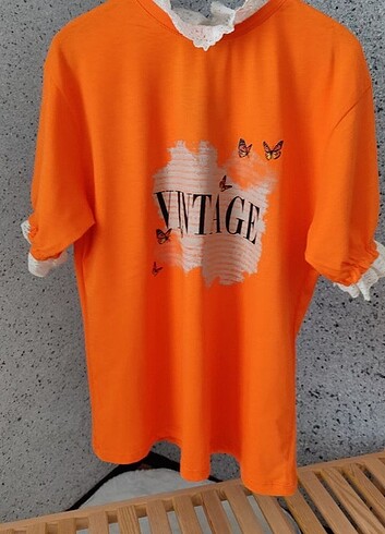 Zara Dantel detaylı tasarım turuncu tişört 