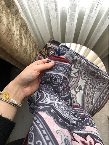 Etro etnik desen şal
