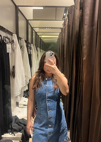 Zara Düğmeli, kot kumaşlı, askısız midi elbise