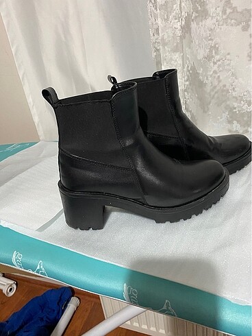 LC Waikiki Kısa bot