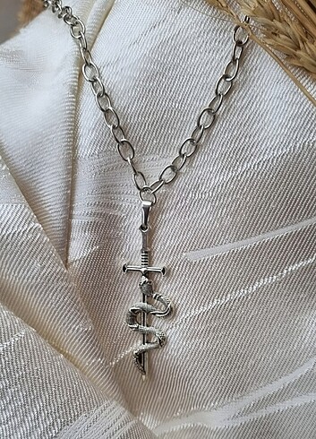 Metal kolye