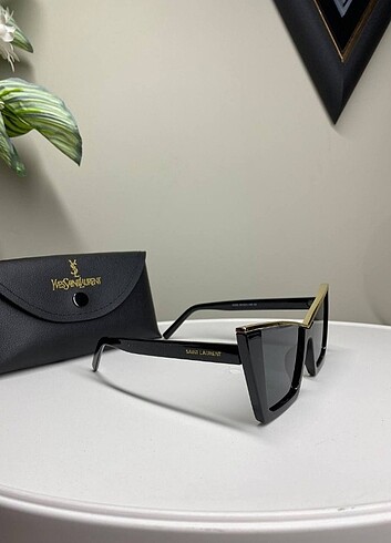 Beden Yves Saint Laurent